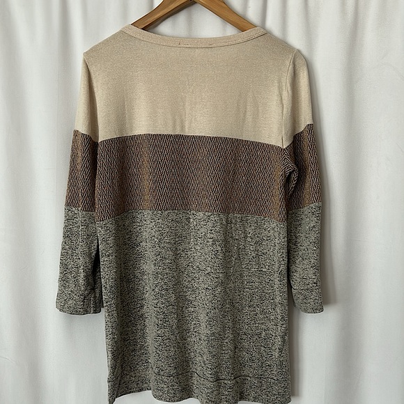 Pink Clover Grey Color Block 3/4 Sleeve Sweater Shirt Top **Size M** 🌸🌸 - Picture 2 of 4